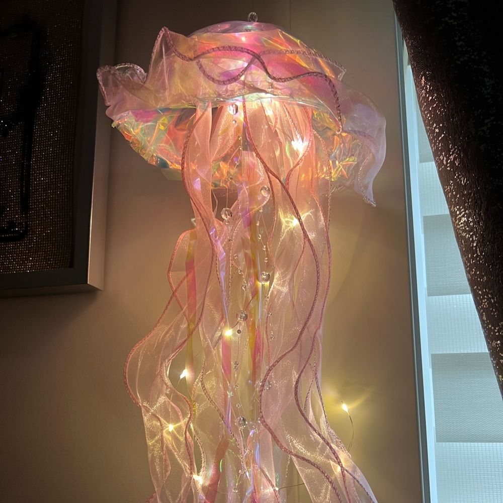 Jellyfish light ๐ชผ๐ PURPLE light up holographic 3 modes clear beads hanging - Picture 4 of 13